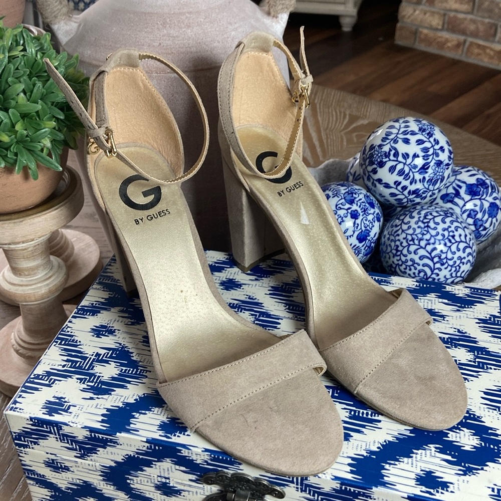 GUESS Women's Size 8 Faux Suede Ankle Strap High Heel Open Shoes